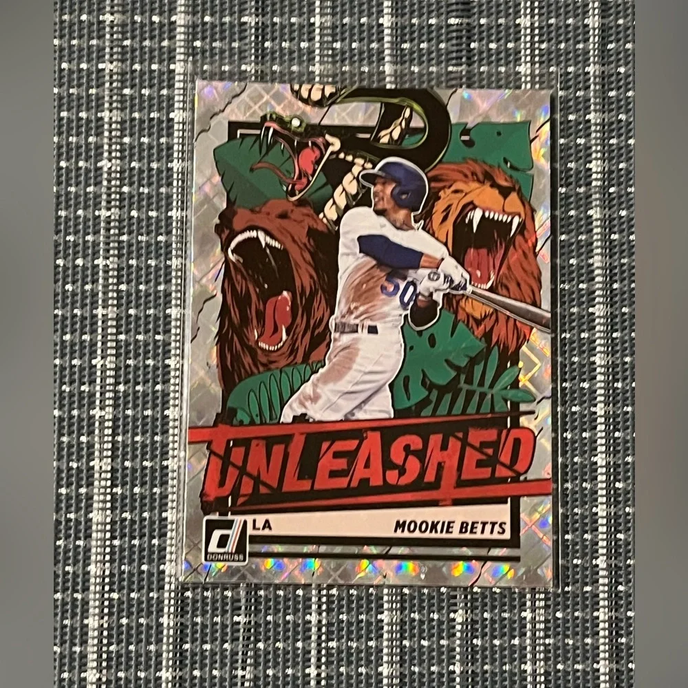 Mookie Betts ⚾️ 2021 UNLEASHED Prizm Rapture Parallel Donruss Card # UNL9